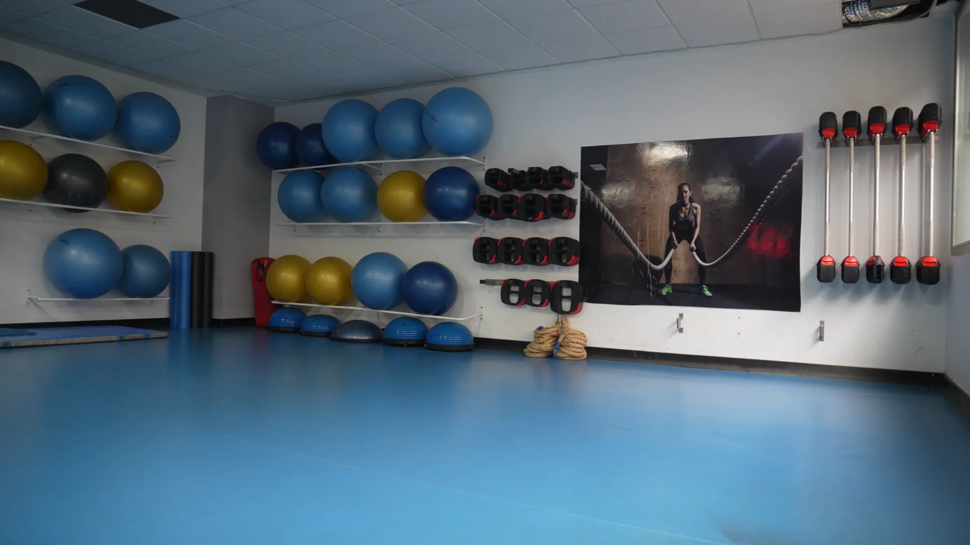 Sala d'entrenament funcional equipada
